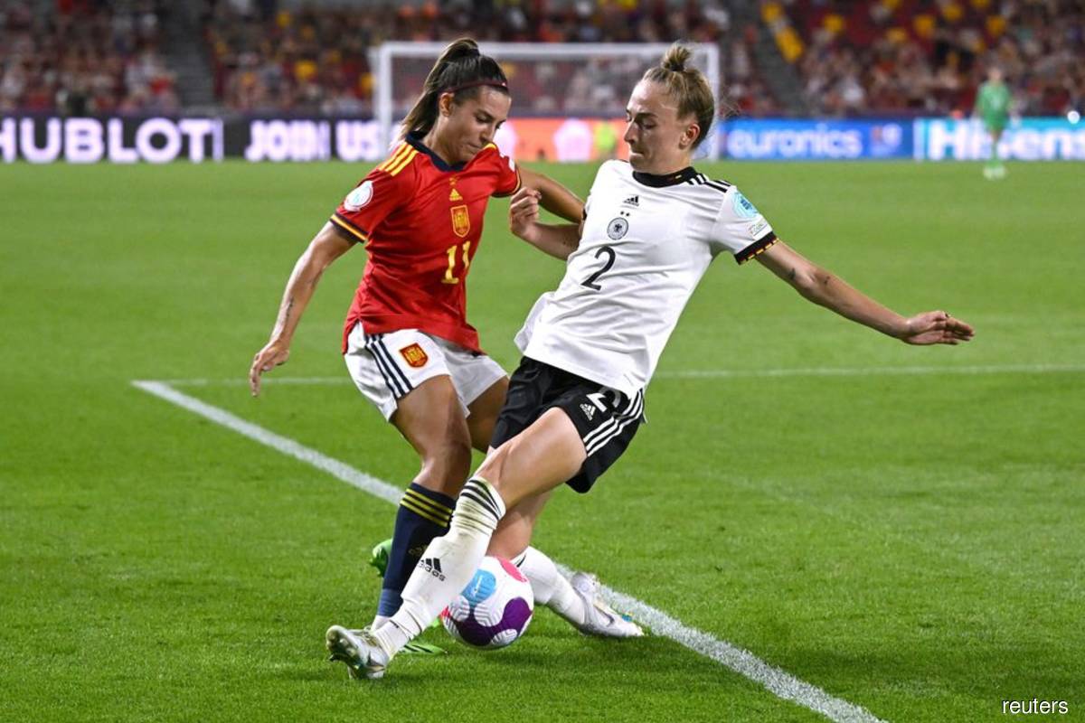 Clinical Germany beat Spain 2-0 to roll into the quarter-finals